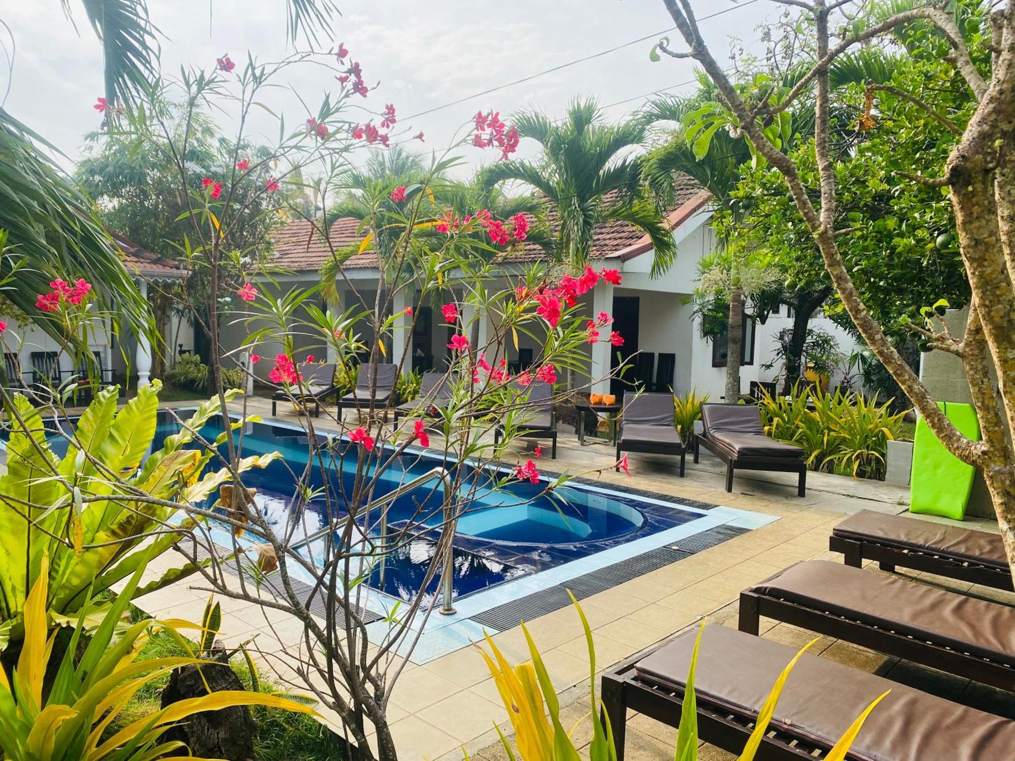 Sujeewani Villa Negombo Exterior photo