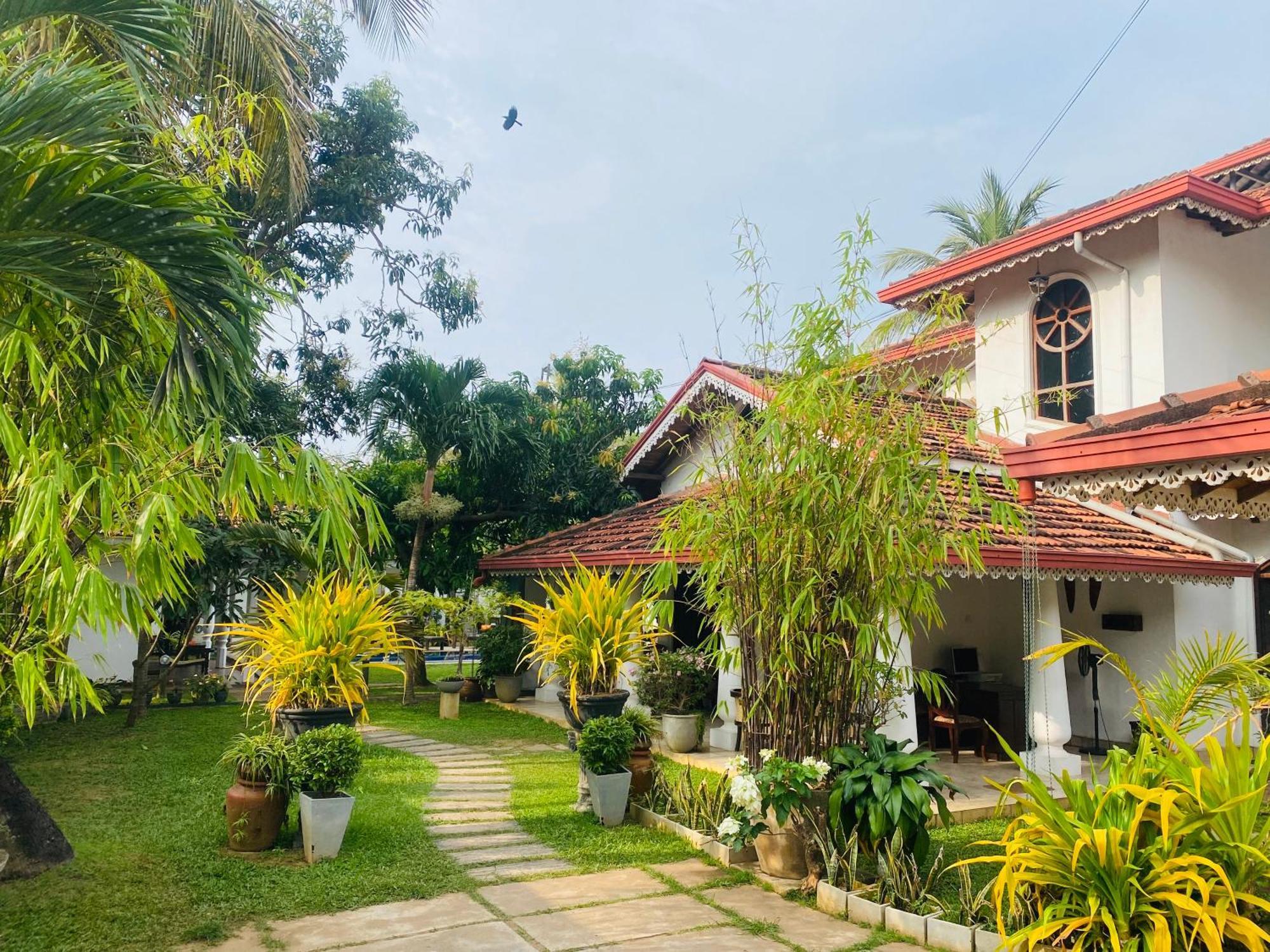 Sujeewani Villa Negombo Exterior photo