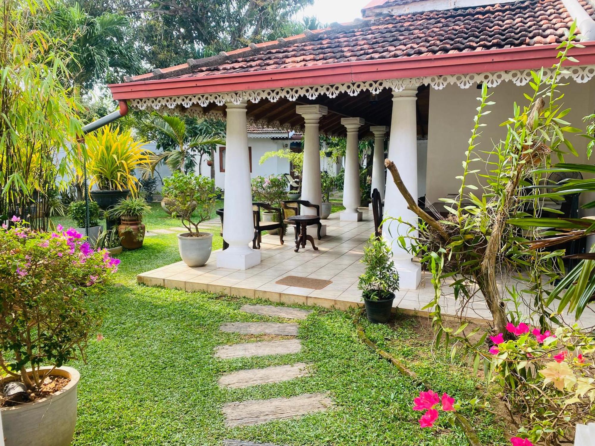 Sujeewani Villa Negombo Exterior photo