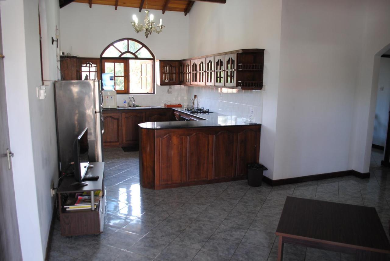 Sujeewani Villa Negombo Exterior photo